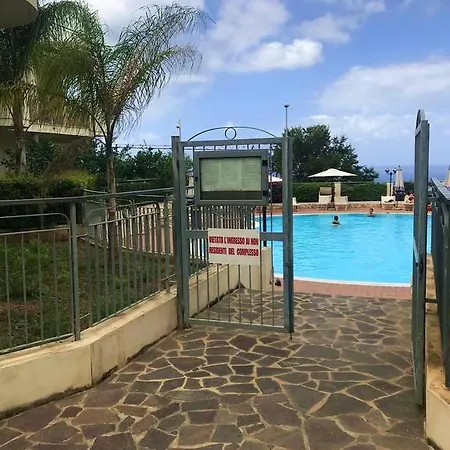 Lux ! Swimmingpool ! Parking ! Separate Entrance ! Separate Territory ! Appartamento *