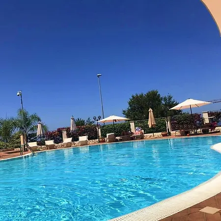 Lux ! Swimmingpool ! Parking ! Separate Entrance ! Separate Territory ! Appartamento *