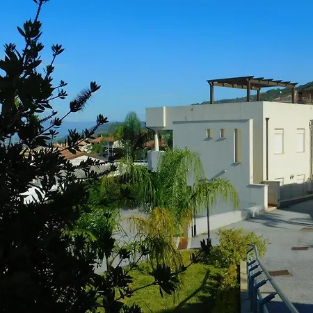 Lux ! Swimmingpool ! Parking ! Separate Entrance ! Separate Territory !
