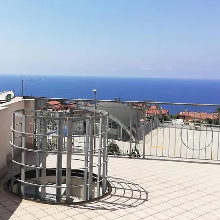 Lux ! Swimmingpool ! Parking ! Separate Entrance ! Separate Territory ! * Pizzo (Calabria)