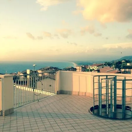 Lux ! Swimmingpool ! Parking ! Separate Entrance ! Separate Territory !