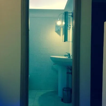 Lux ! Swimmingpool ! Parking ! Separate Entrance ! Separate Territory !