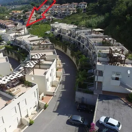 Lux ! Swimmingpool ! Parking ! Separate Entrance ! Separate Territory ! *