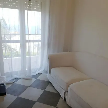 Appartamento Lux ! Swimmingpool ! Parking ! Separate Entrance ! Separate Territory !