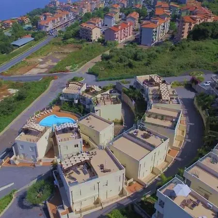 Lux ! Swimmingpool ! Parking ! Separate Entrance ! Separate Territory ! Appartamento